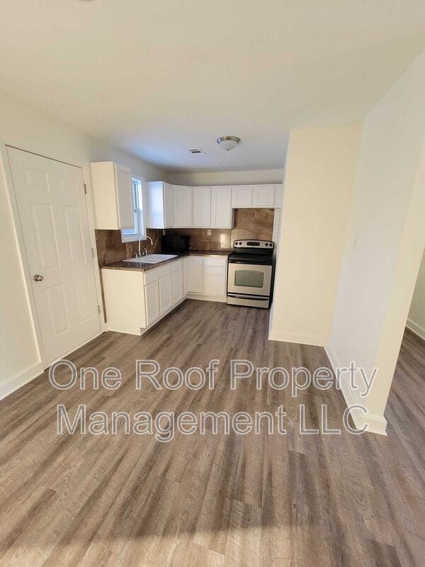 Photo - 2633 S 49th St