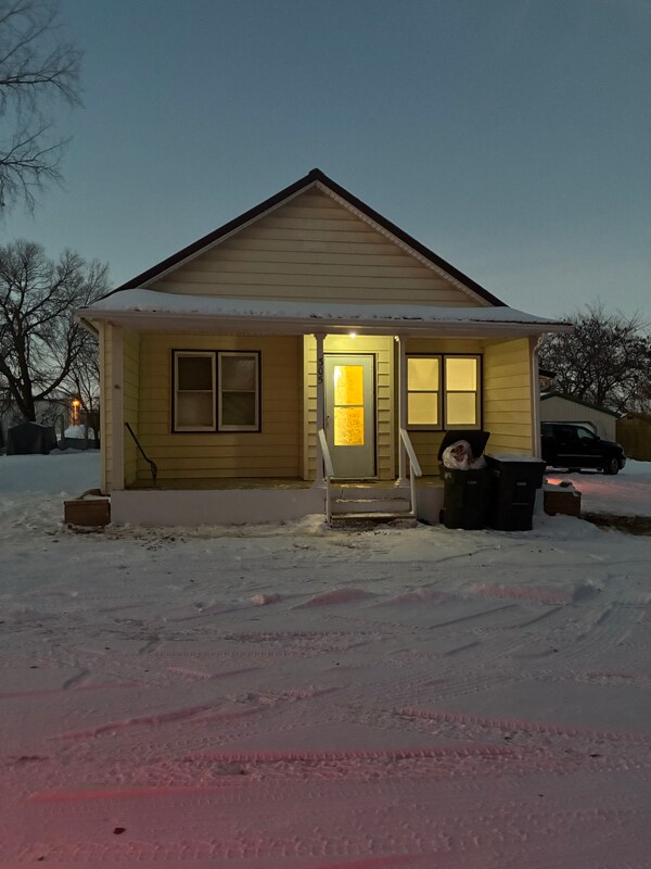 Building Photo - 305 E Meade Ct