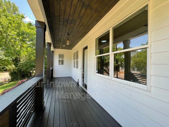 Photo - 26 Walthall St NE