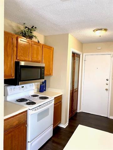 Photo - 823 Wyndham Pl