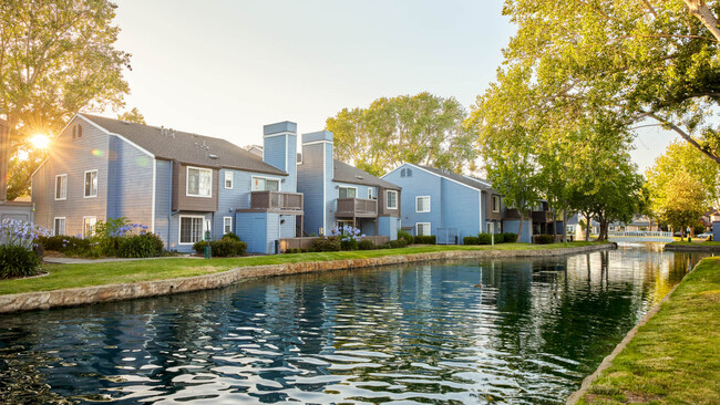 Exterior - Lantern Cove Apartments