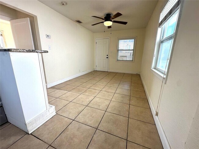 Photo - 773 4th Ave S Unidad 1/2