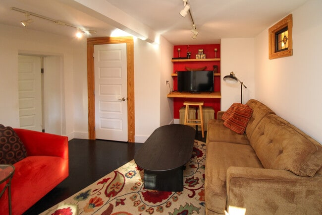 Photo - 147 E Chestnut St