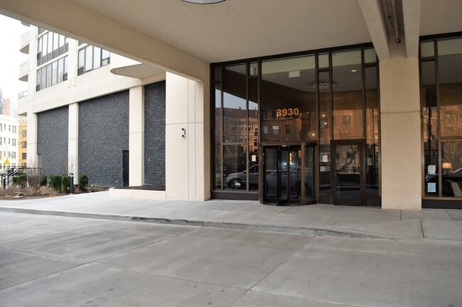 Photo - 3930 N Pine Grove Ave Unit 608