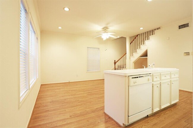 Photo - 4219 University Blvd Apartamento Unidad A