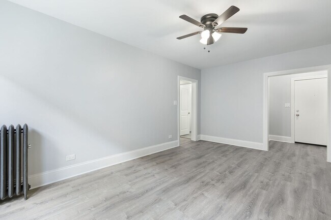 Photo - 1611 W Juneway Ter Unit 2E