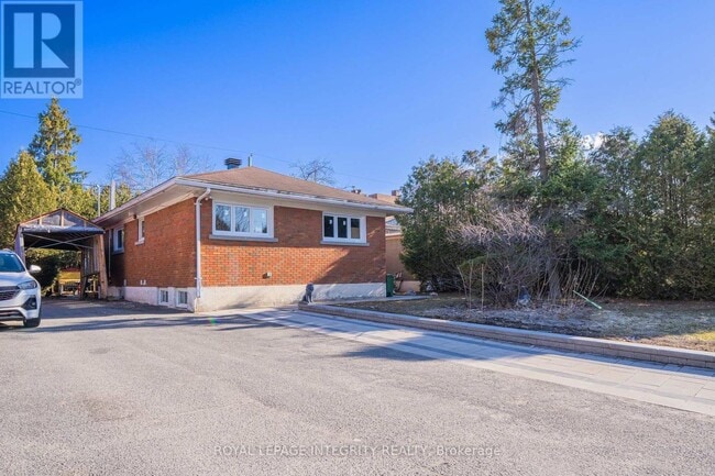 Photo - 1746 Gage Crescent