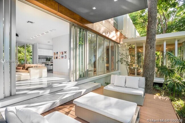 Photo - 3503 Banyan Cir