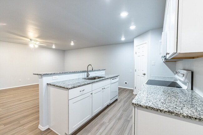 Photo - Half off First Full Month's Rent /Zero Deposit /Convenient to All Institutions of Higher Learning...