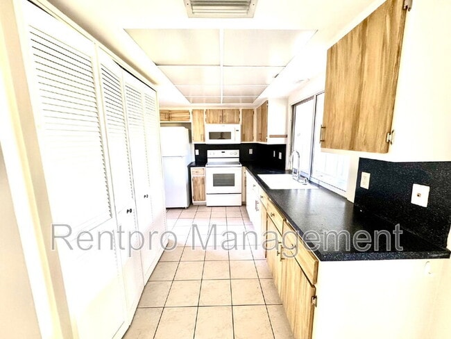 2417 Magdalina Dr Unidad C