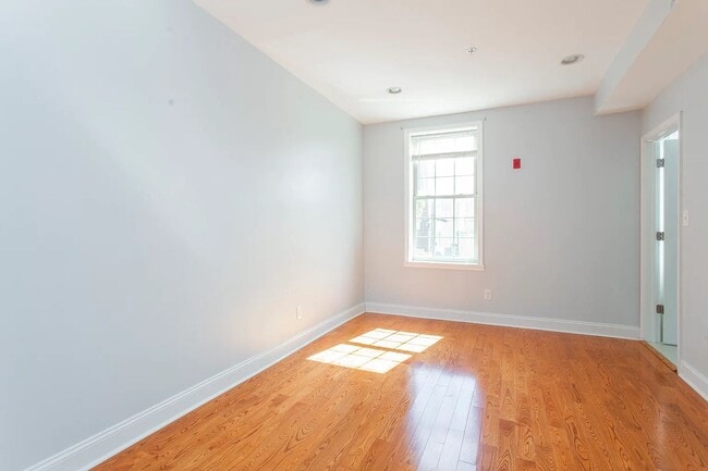 Photo - 2534 Amber St Unit B