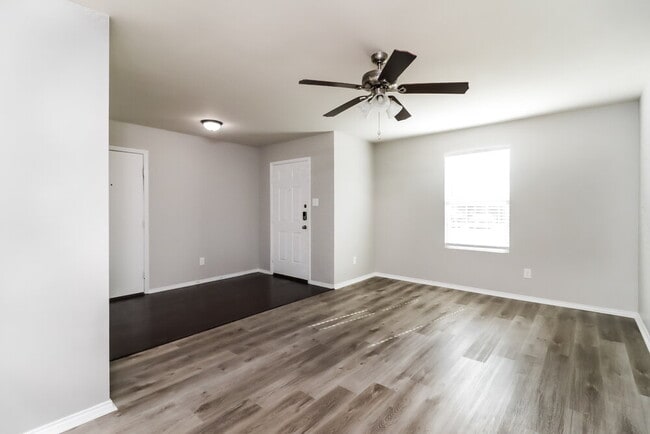 Photo - 10009 Calcite Dr