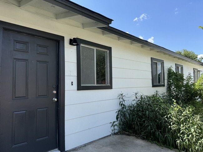 Building Photo - 1218-1220 Georgetown Road Unit #1220