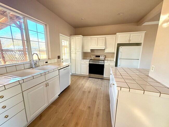 Photo - 1465 Central Ave