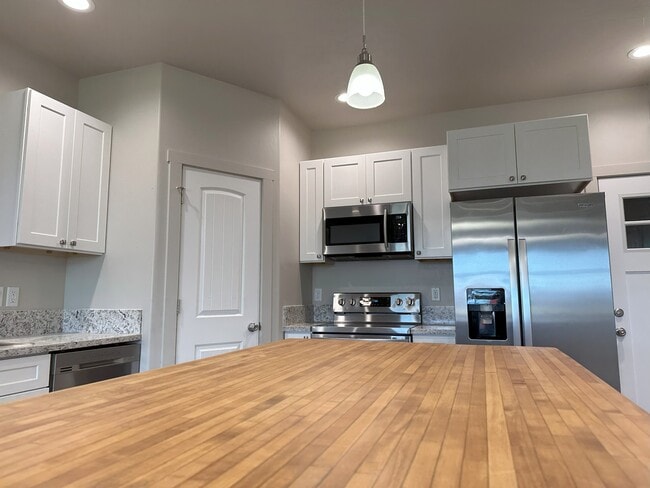 Photo - 187 Courthouse Way