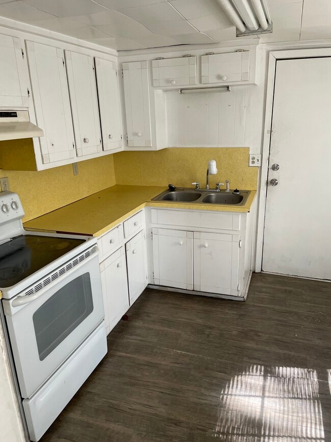 Photo - 1212 E Highland Ave