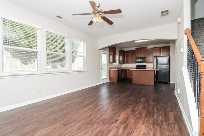 Photo - 98 High Point Way