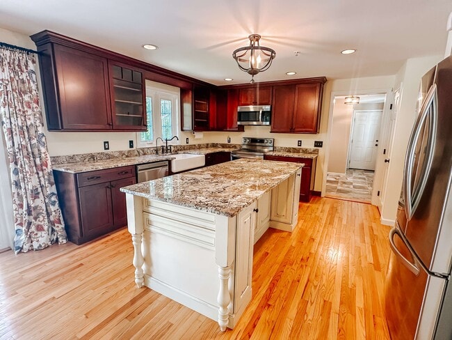 Photo - 10 Herrick Rd