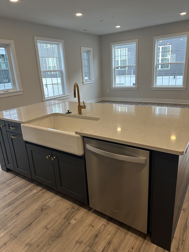 Photo - 3029 Howell Aly