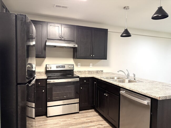 "Charming 2-Bed, 2-Bath Duplex Retreat in New Market's Idyllic Setting!"