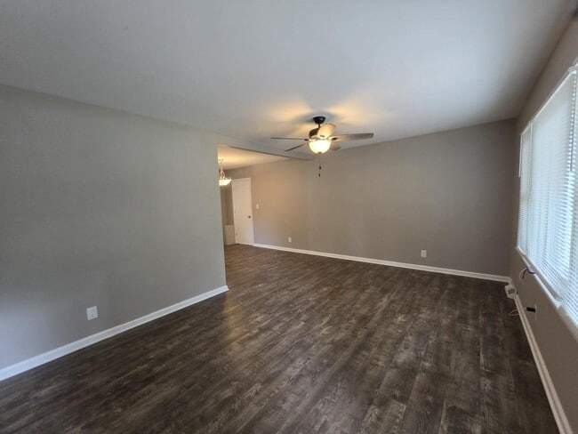 Photo - 9006 Wornall Rd