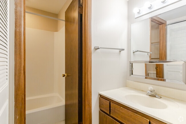 2BR, 1BA - Bathroom