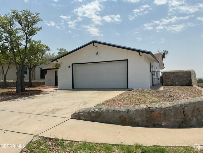 Building Photo - 335 Flynn Dr Rental