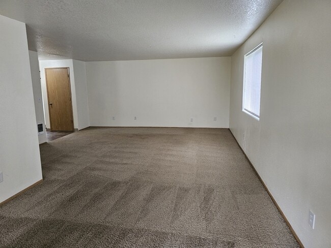 Photo - 6101 NE 44th Cir