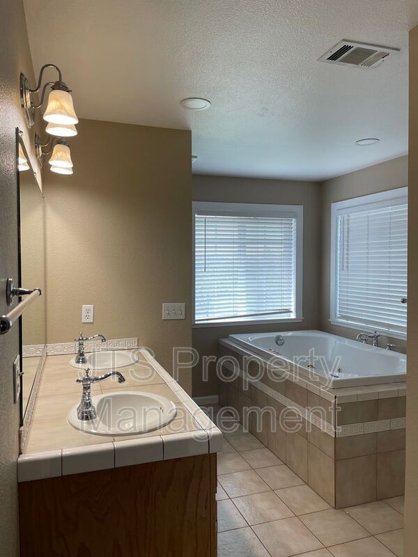 Photo - 2542 Rod Beaudry Dr