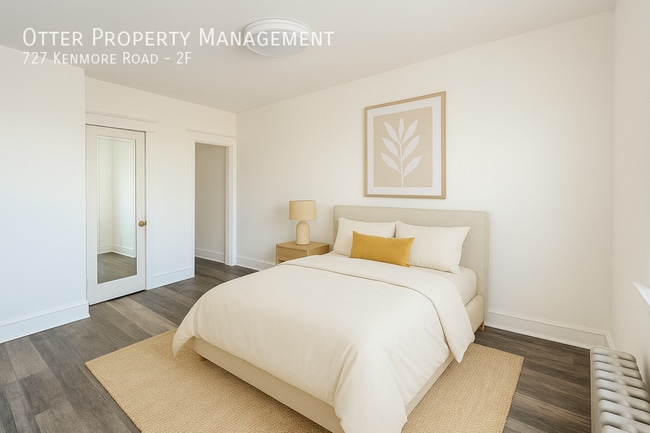 Building Photo - 727 Kenmore Rd Unit 2F