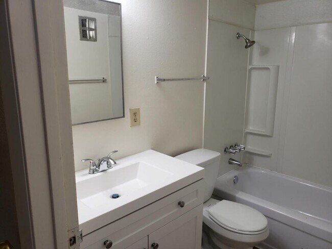 Photo - 605 S Royal Crest Cir Unit 9