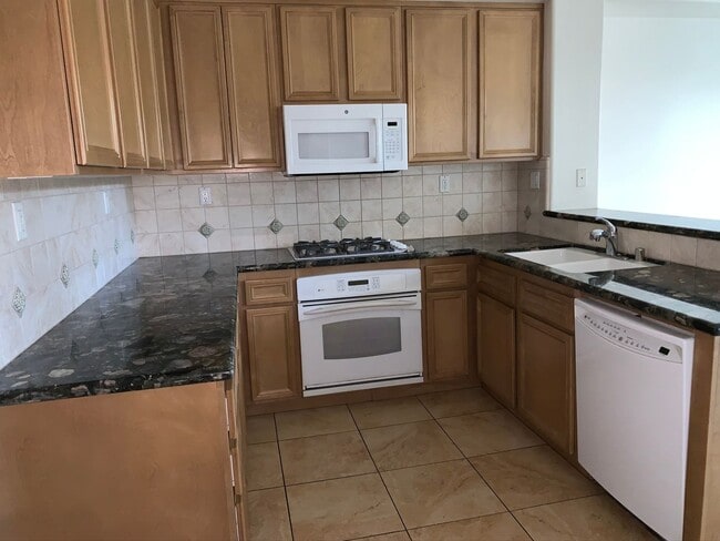 Photo - 4 bed, 3 bath townhome in desirable Paseo Del Sol Community!