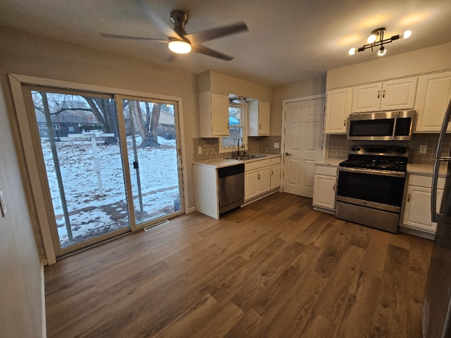 Photo - 1121 Debra Ln