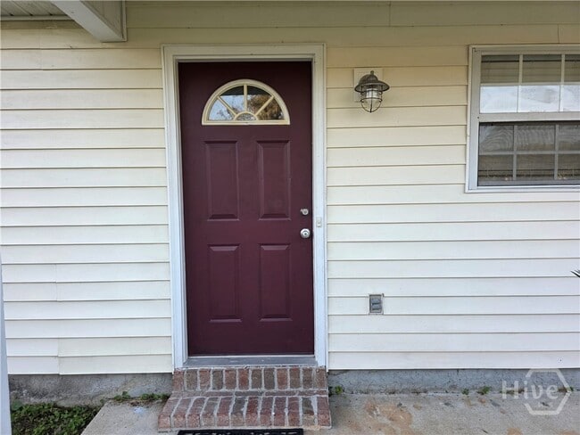 Photo - 585 Rushing St