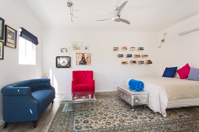 Photo - 3309 1/2 London St Unit The London Suite