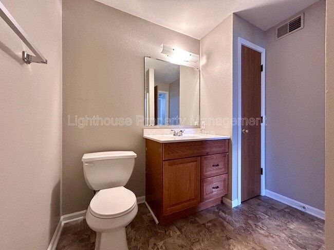 Photo - 585 W Randall St Unidad 204