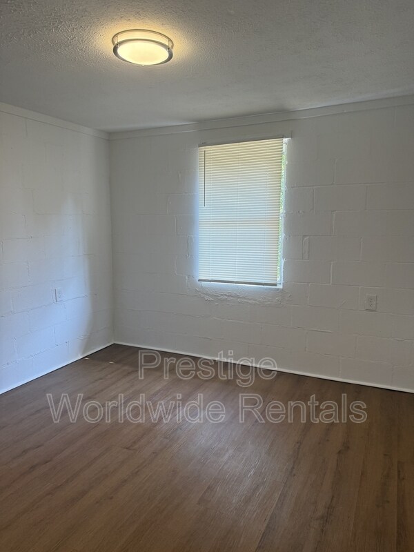 Photo - 102 Moore St