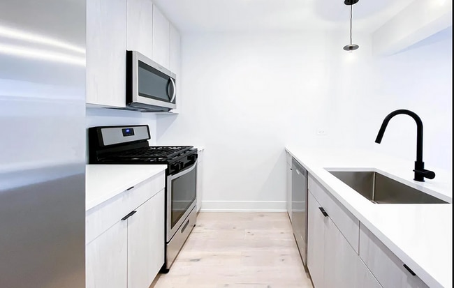 Photo - 1336 W Bryn Mawr Ave Unit GDN