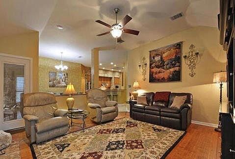 Photo - 102 Champions Ct