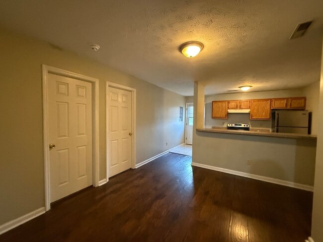 Photo - 2 Bedroom pay ONLY Electric! Unidad D