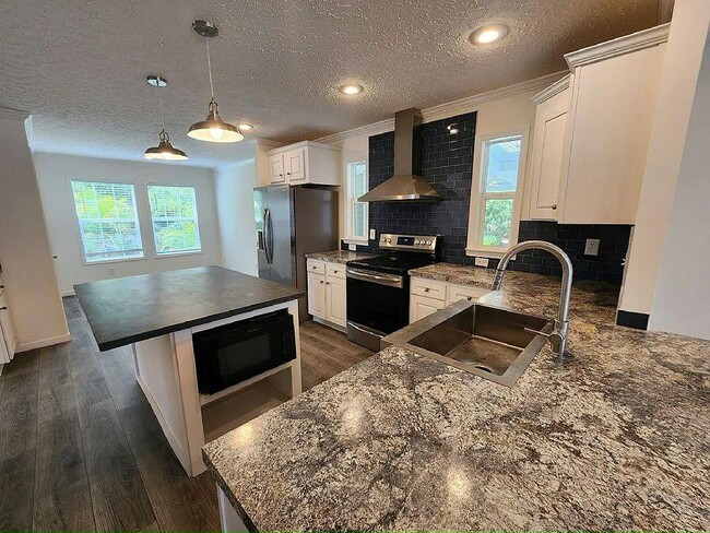 Building Photo - 164 Eland Dr Rental