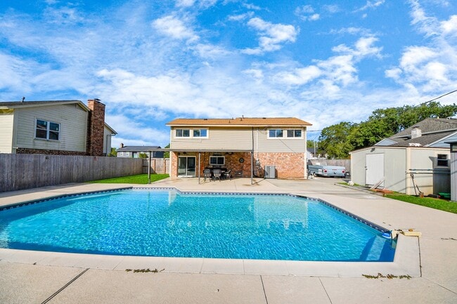 Photo - 601 E Castle Harbour Dr