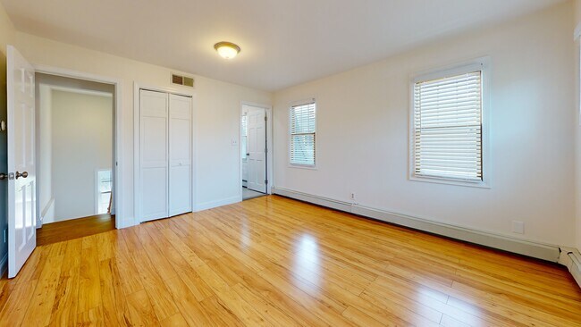 Photo - 3932 Washington St