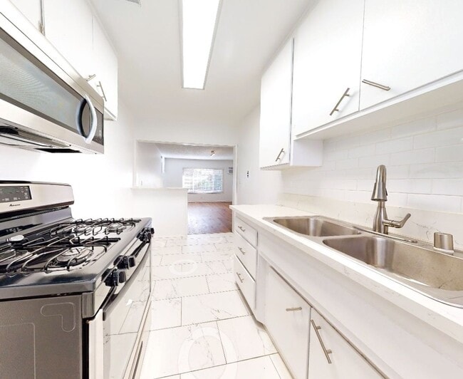 Photo - 351 S. Manhattan Pl