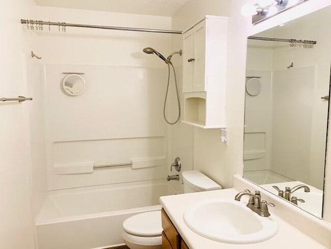 Photo - Lovely 1460/sf 3 Bedroom  2 Bath  2/CG TH