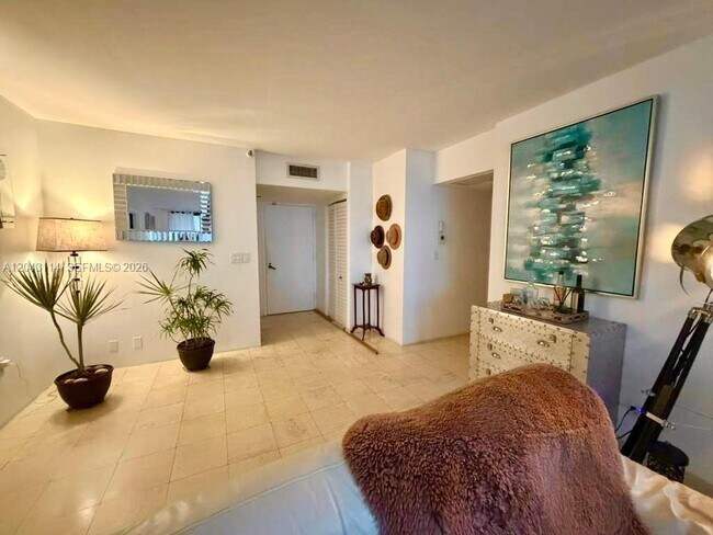 19667 Turnberry Way Unit 12C