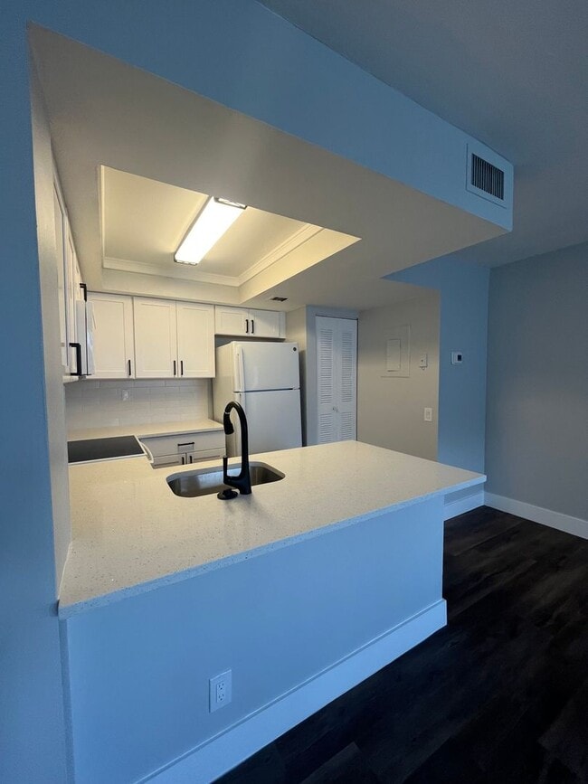 Photo - ONE BEDROOM ONE BATHROOM! WATERFRONT COMMUNITY! Unidad 21