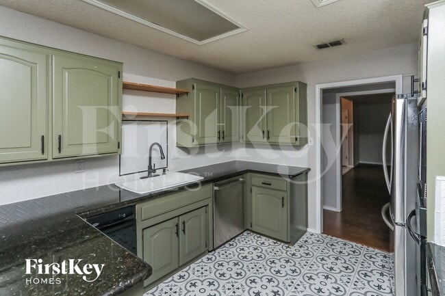 Photo - 408 Flagstone Dr