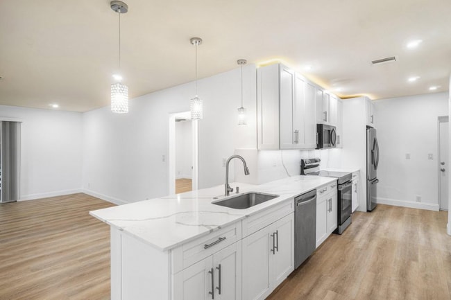 Photo - 434 SW 9th St