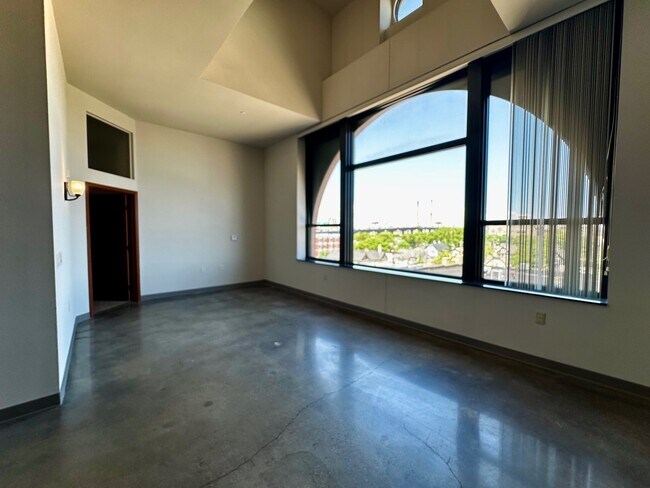 Building Photo - 611 W National Ave Unit 307